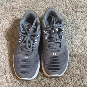 Women’s Under Armour tennis shoes